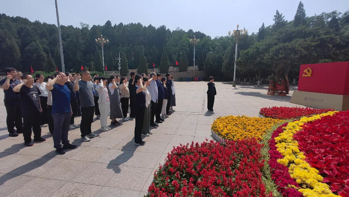 xc体育党员干部赴西柏坡开展警示教育